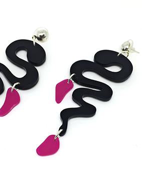 drop hollow earrings in black